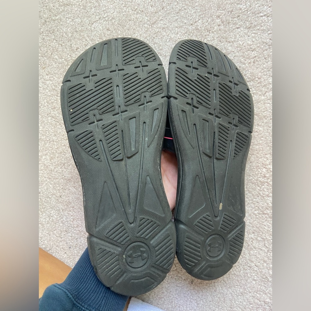 women’s UA slides - Picture 2 of 3